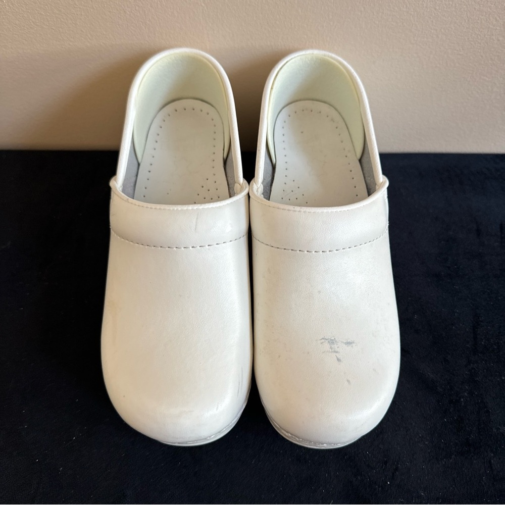 Dansko‎ White Leather Slip Resistant Clogs Nurse’s Shoes Women 36